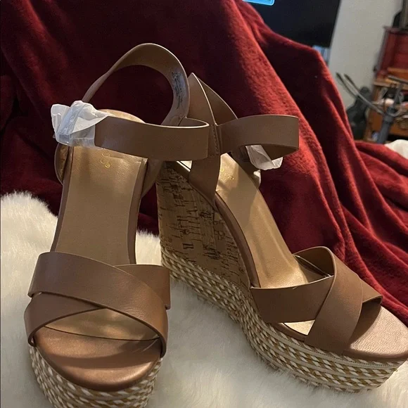 NWT Bamboo Buckle Strap Wedge Sandals Brown - Picture 1 of 13